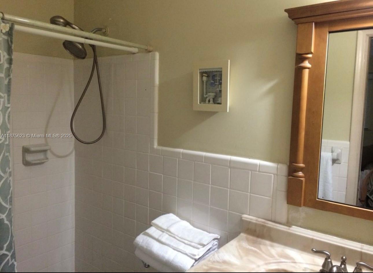 HOLLYWOOD HILLS SECOND AD - Residential