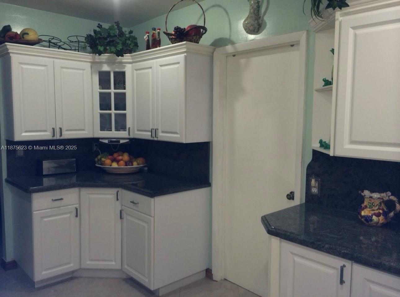 HOLLYWOOD HILLS SECOND AD - Residential