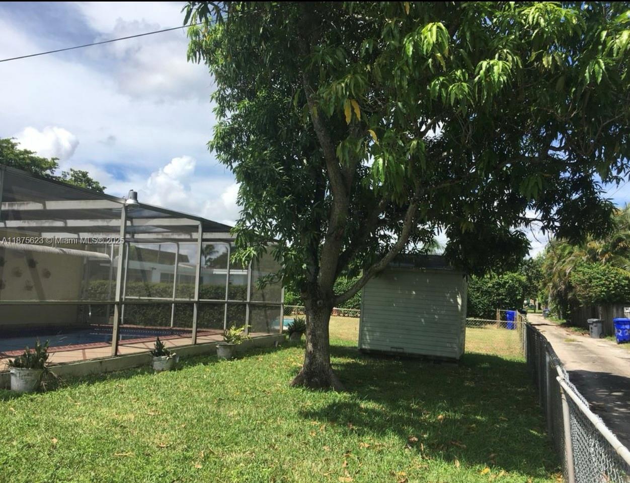 HOLLYWOOD HILLS SECOND AD - Residential