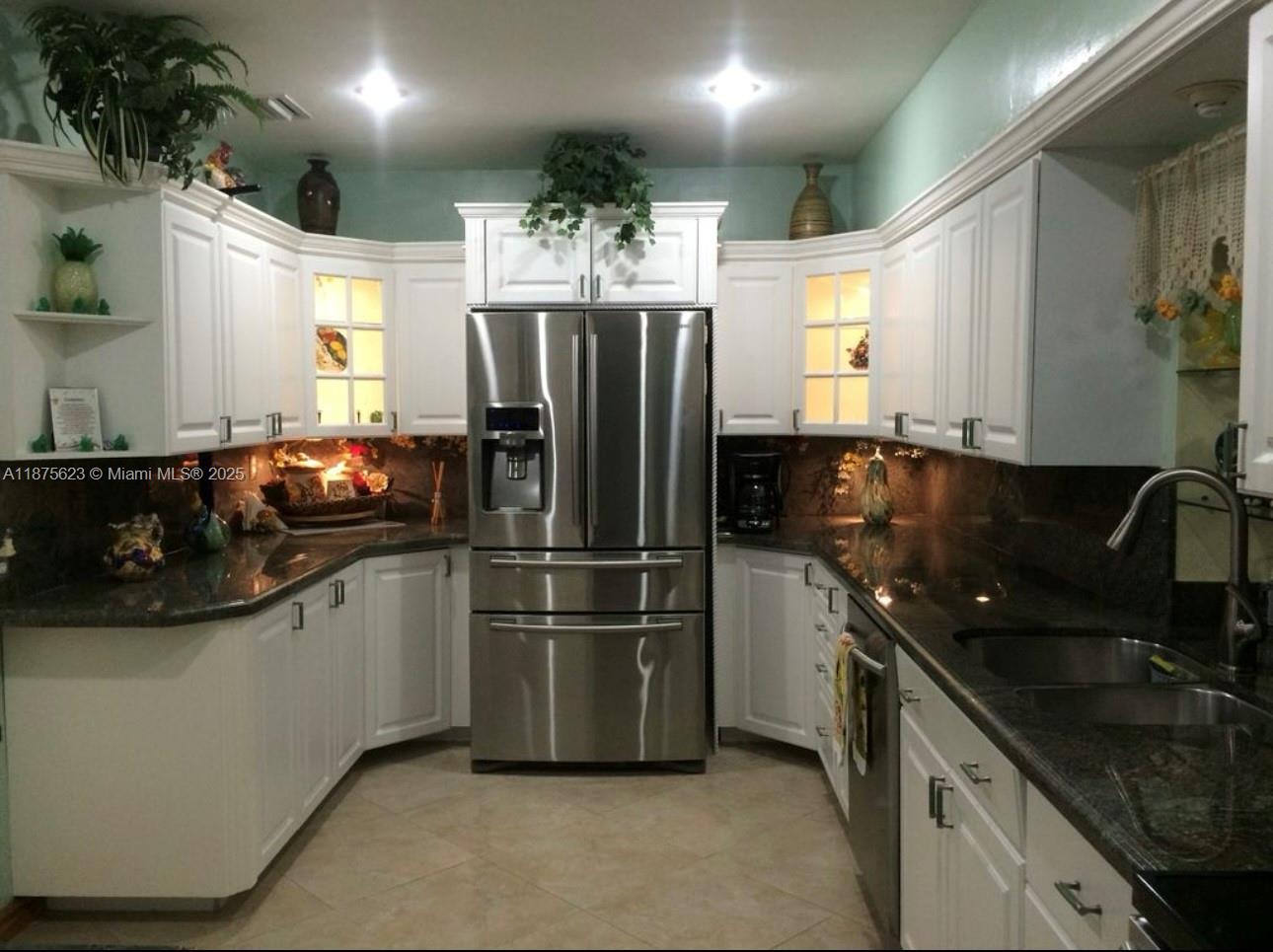 HOLLYWOOD HILLS SECOND AD - Residential