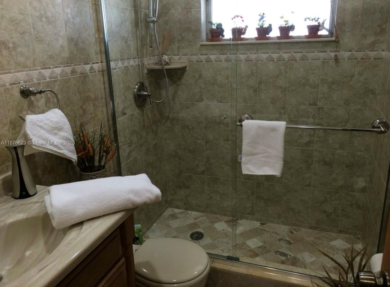 HOLLYWOOD HILLS SECOND AD - Residential