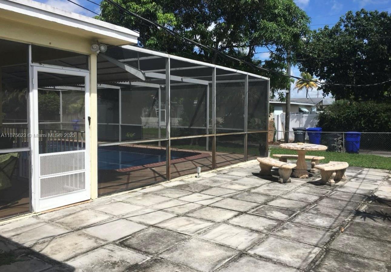 HOLLYWOOD HILLS SECOND AD - Residential