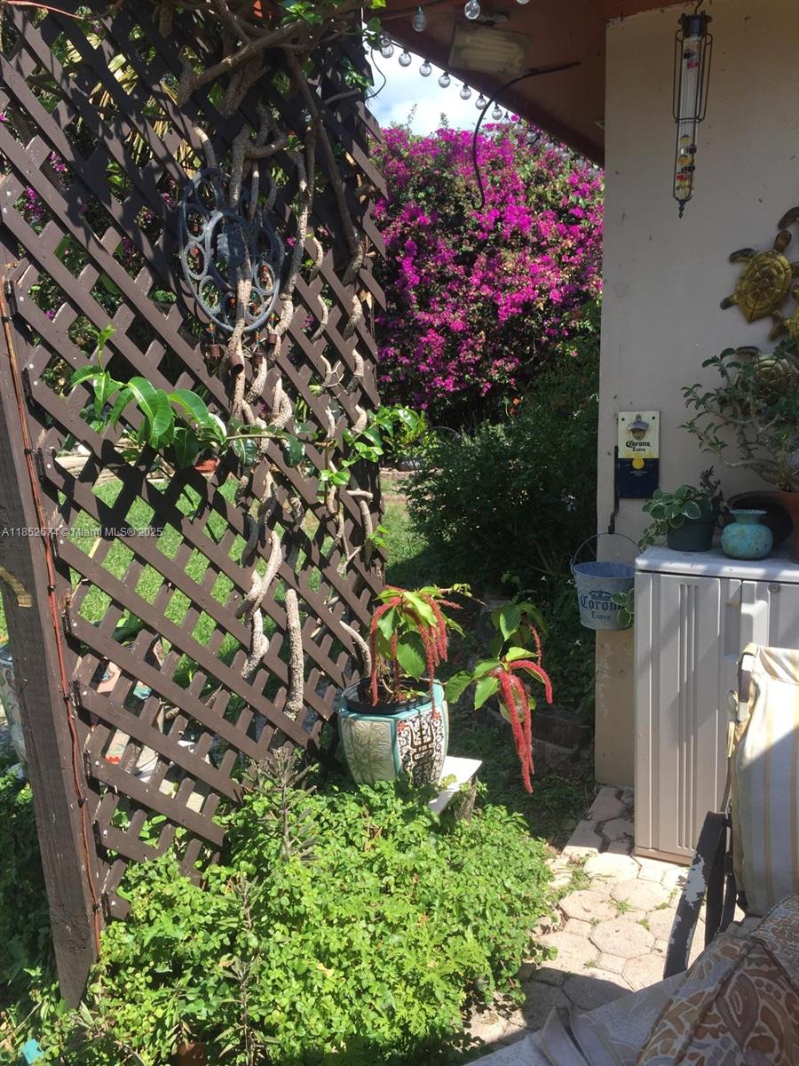 TROPICAL TERRACE - Residential