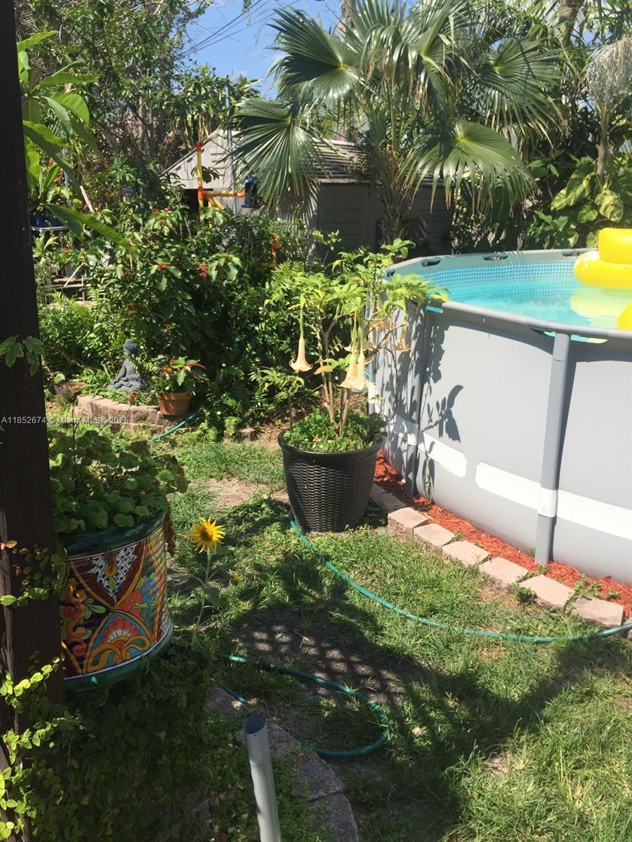 TROPICAL TERRACE - Residential