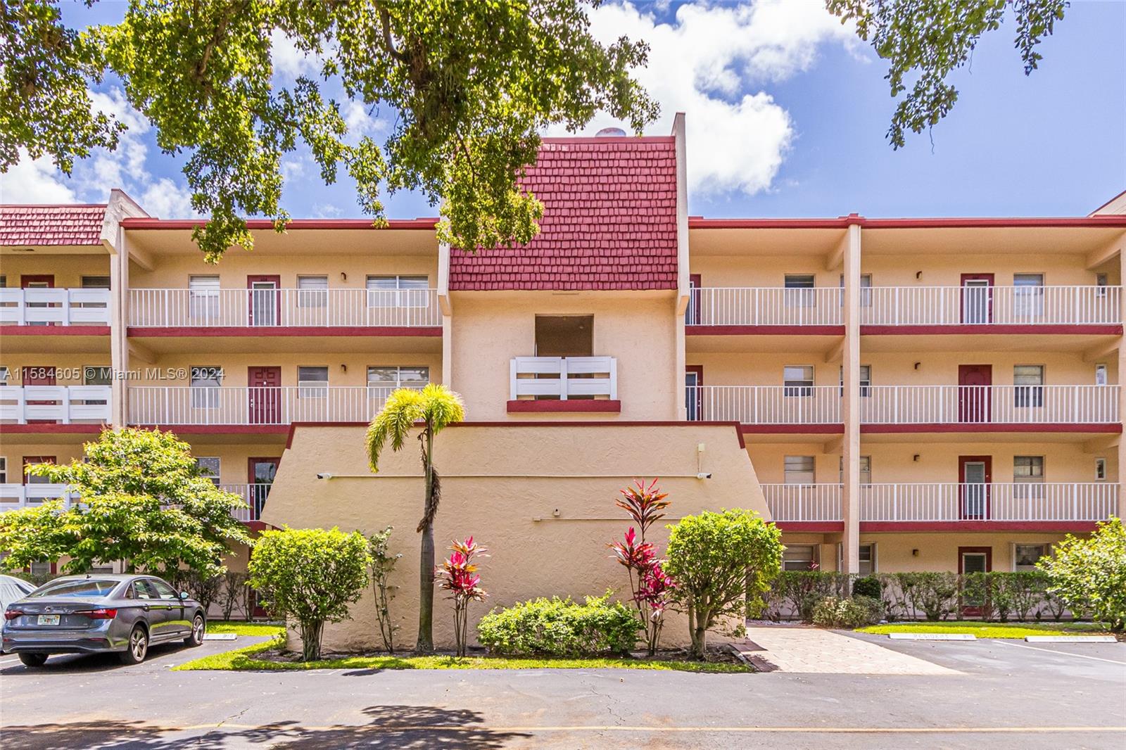 RARELY AVAILABLE GROUND FLOOR CORNER UNIT IN ORIOLE GOLF & TENNIS 2. GREAT GOLF & WATER VIEW, CERAMIC TILE THRUOUT THE UNIT BOTH BATHROOMS HAVE BEEN UPDATED. ENCLOSED FLORIDA ROOM FOR ADDED LIVING SPACE. THE COMMUNITY BOASTS 2 HEATED POOLS, GYM AND OTHER ACTIVITIES. THE ASSOCIATION REPRESENTS AS AN HOPA (55+) COMMUNITY.