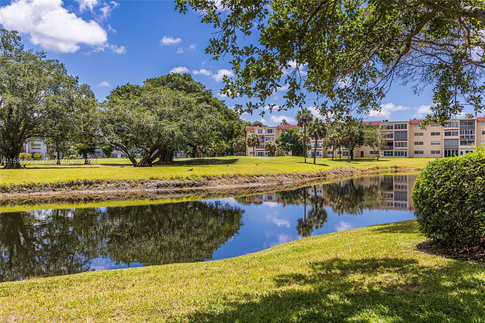ORIOLE GOLF & TENNIS CLUB - Residential