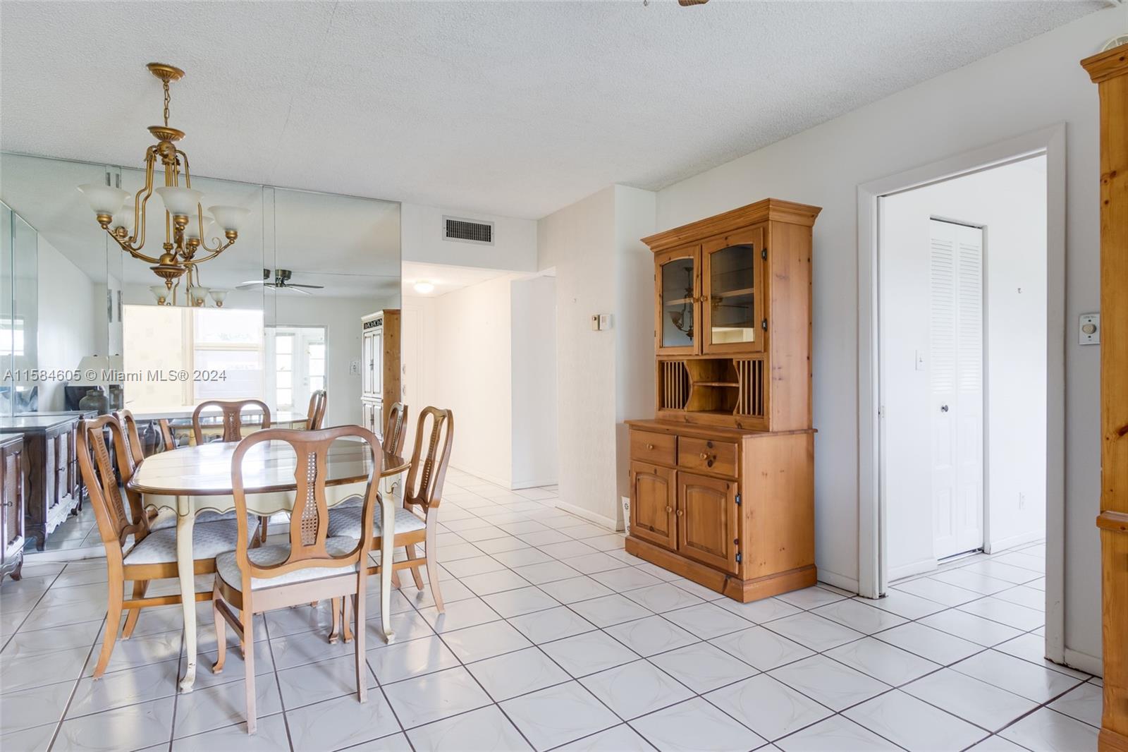ORIOLE GOLF & TENNIS CLUB - Residential