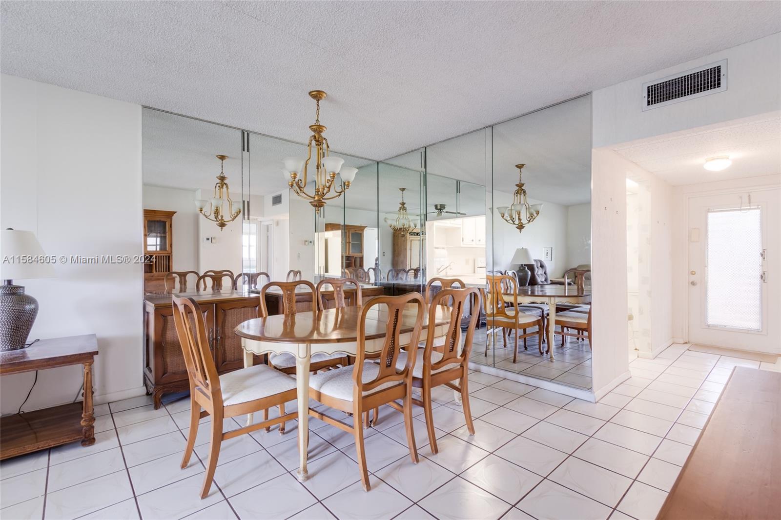 ORIOLE GOLF & TENNIS CLUB - Residential