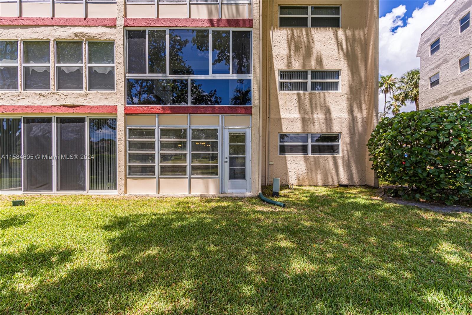 ORIOLE GOLF & TENNIS CLUB - Residential