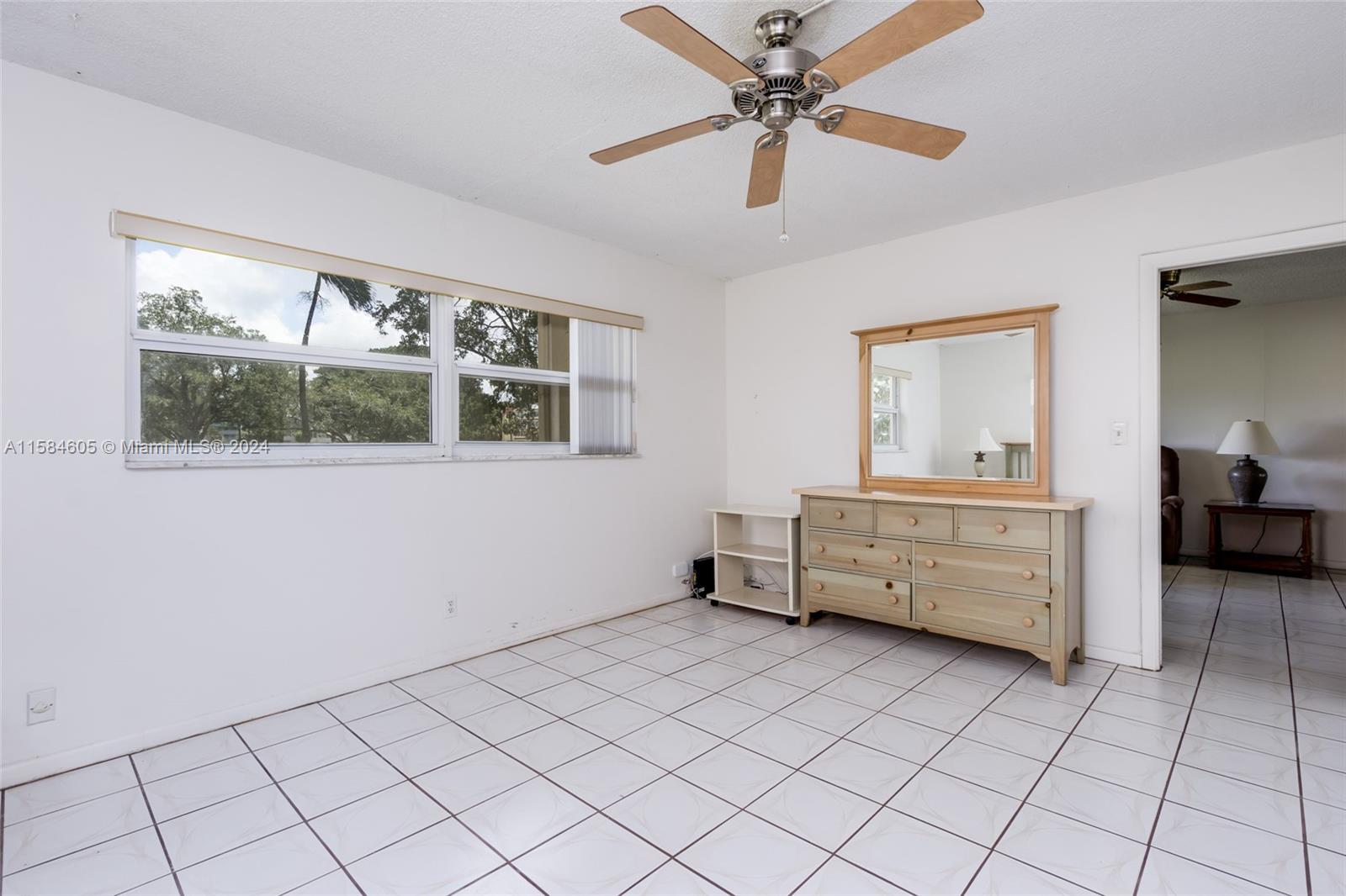 ORIOLE GOLF & TENNIS CLUB - Residential