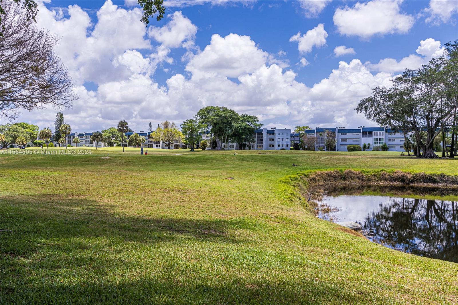 ORIOLE GOLF & TENNIS CLUB - Residential