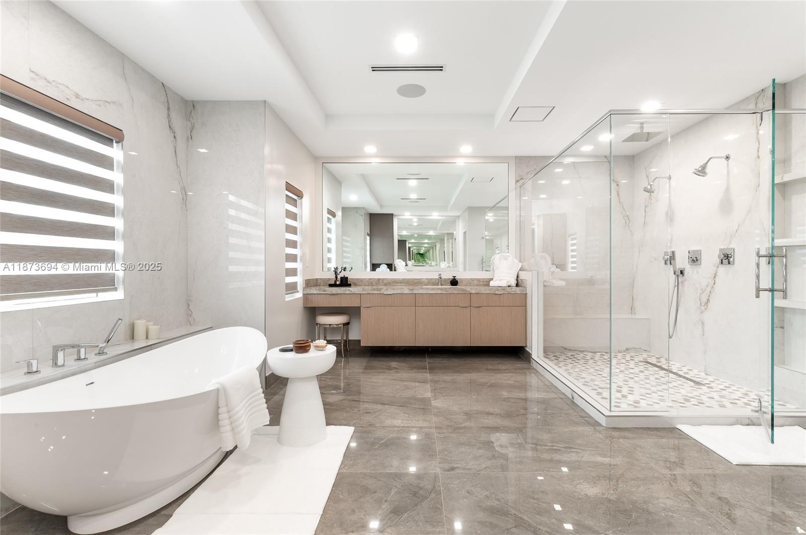 VENETIAN ISLES 1ST SEC - Residential