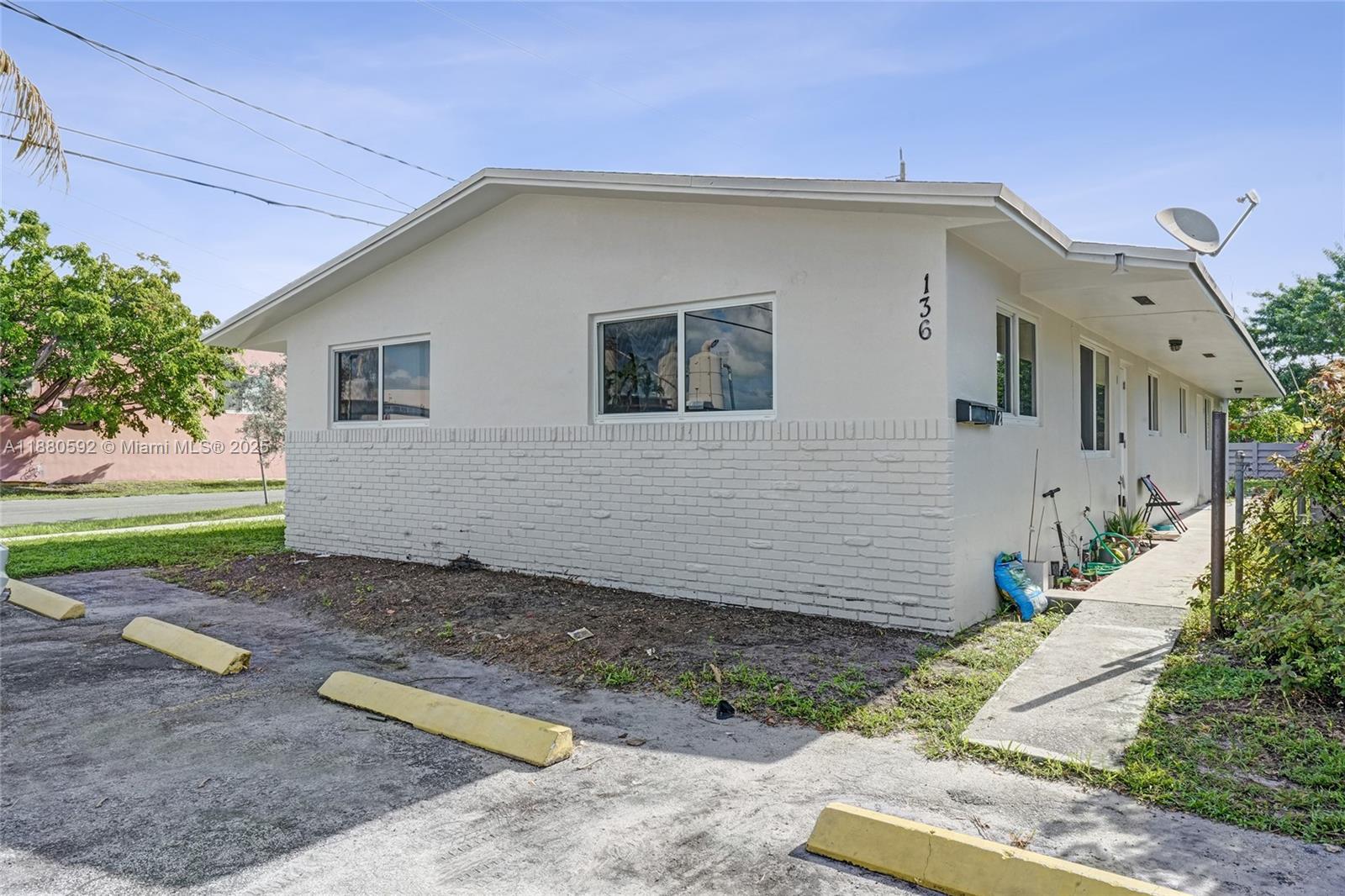 TOWN OF HALLANDALE B-13 - Residential Lease