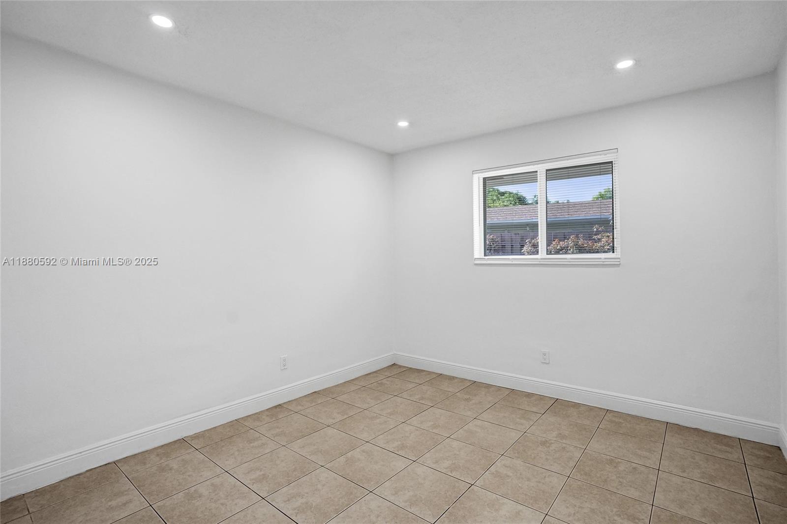 TOWN OF HALLANDALE B-13 - Residential Lease