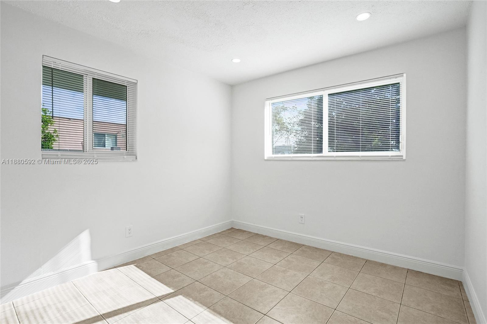 TOWN OF HALLANDALE B-13 - Residential Lease