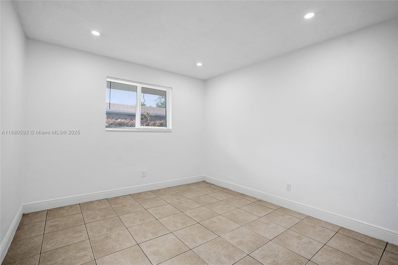 TOWN OF HALLANDALE B-13 - Residential Lease