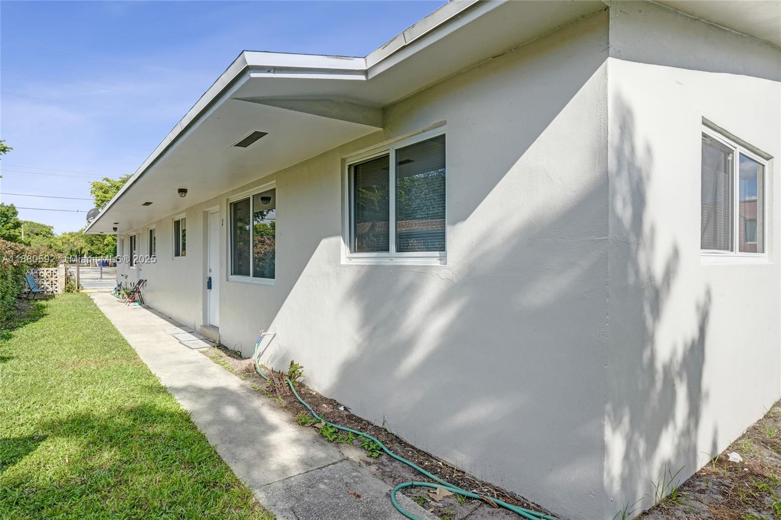 TOWN OF HALLANDALE B-13 - Residential Lease