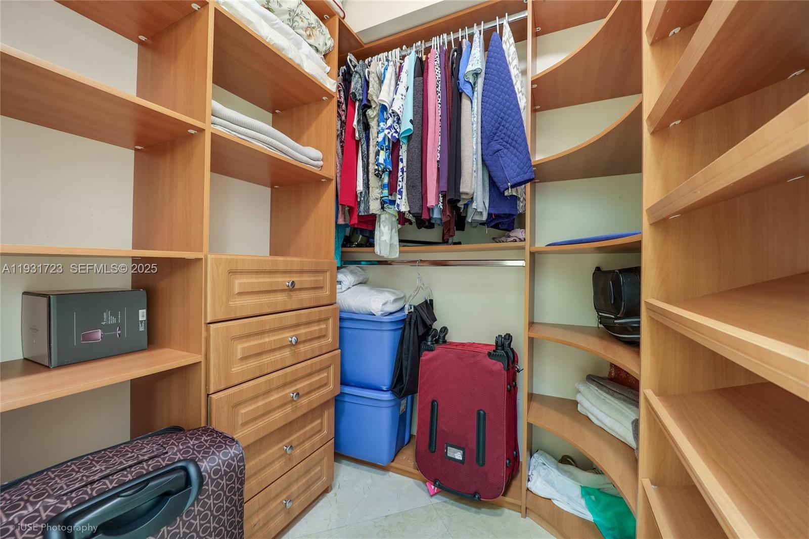 KING DAVID OF SUNNY ISLES - Residential