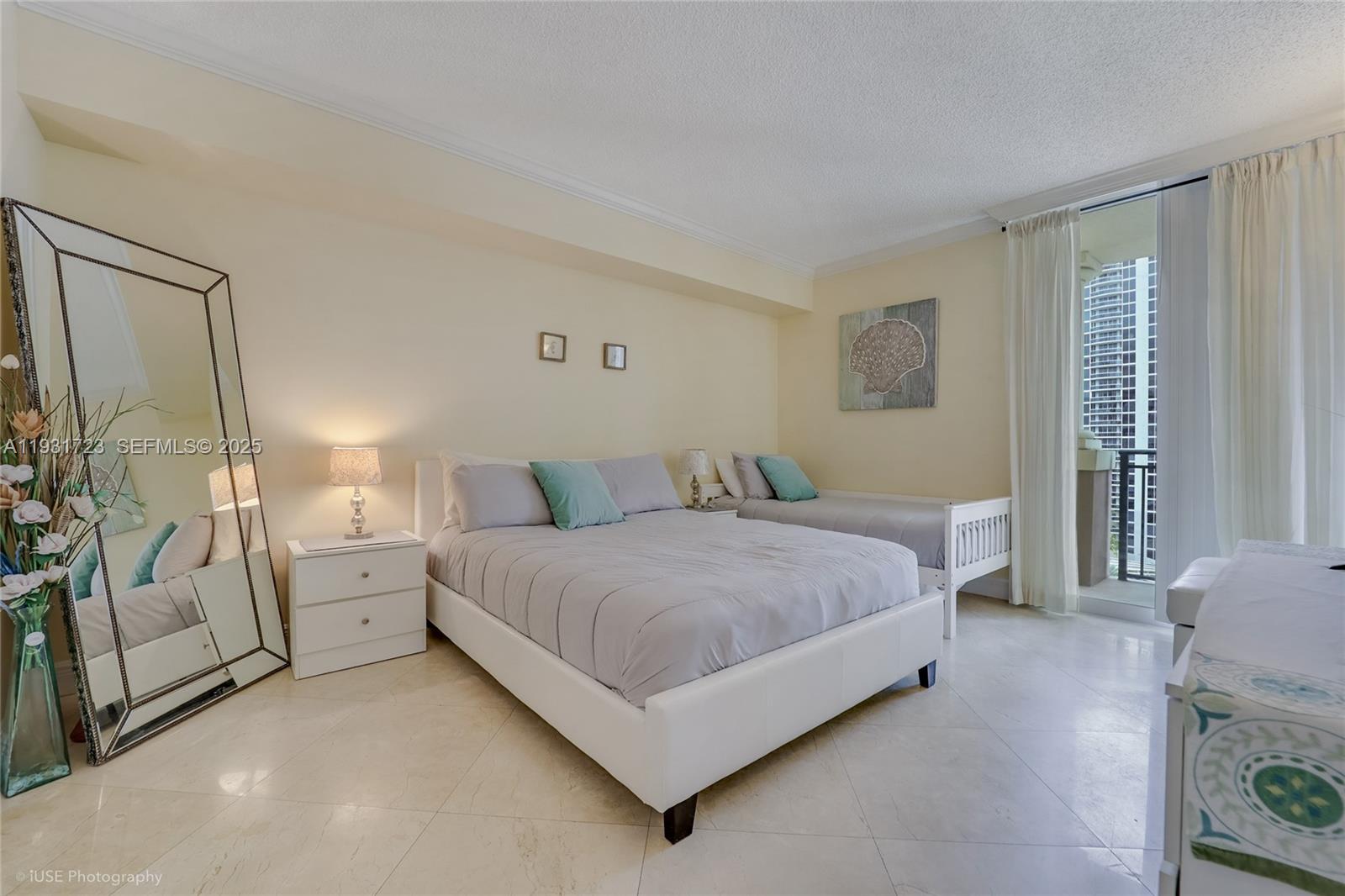 KING DAVID OF SUNNY ISLES - Residential