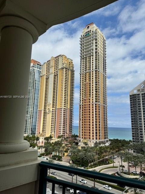 KING DAVID OF SUNNY ISLES - Residential