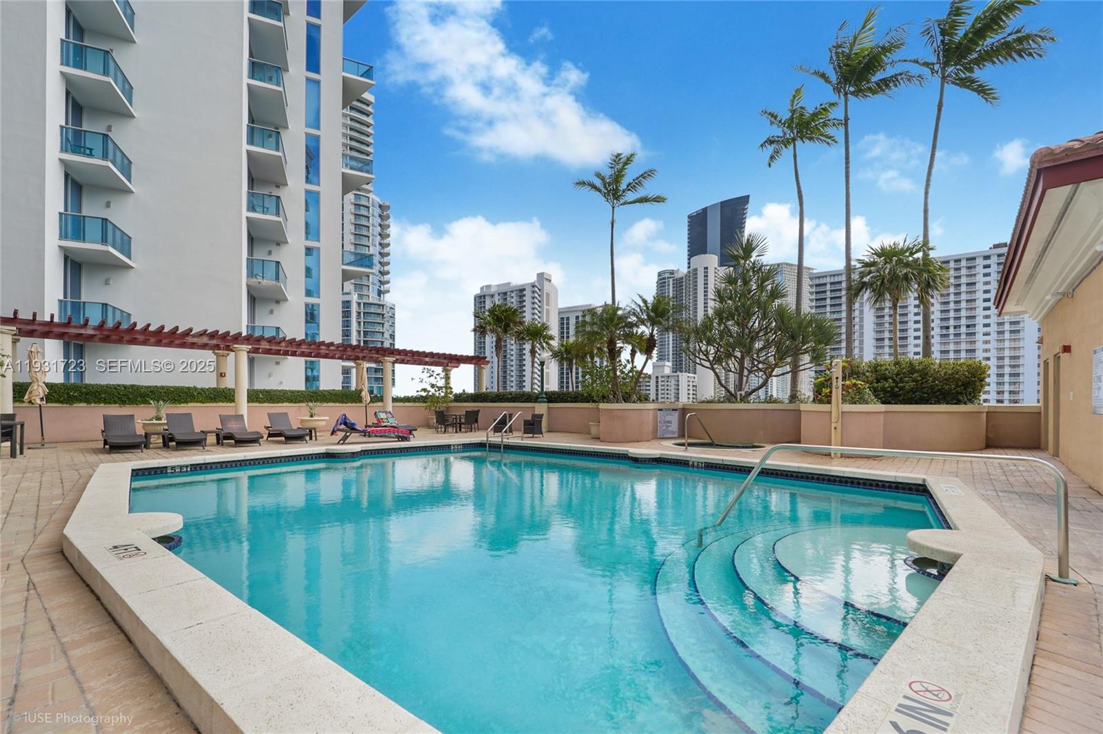 KING DAVID OF SUNNY ISLES - Residential