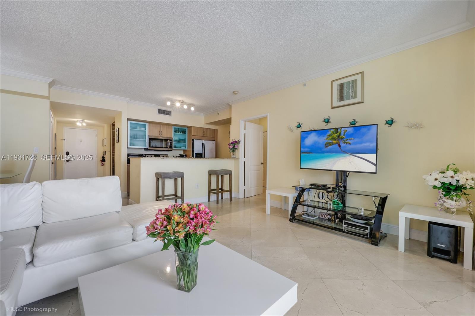 KING DAVID OF SUNNY ISLES - Residential