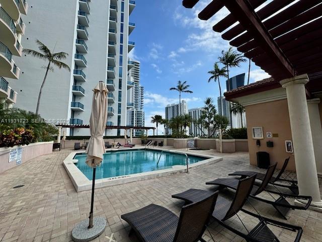 KING DAVID OF SUNNY ISLES - Residential