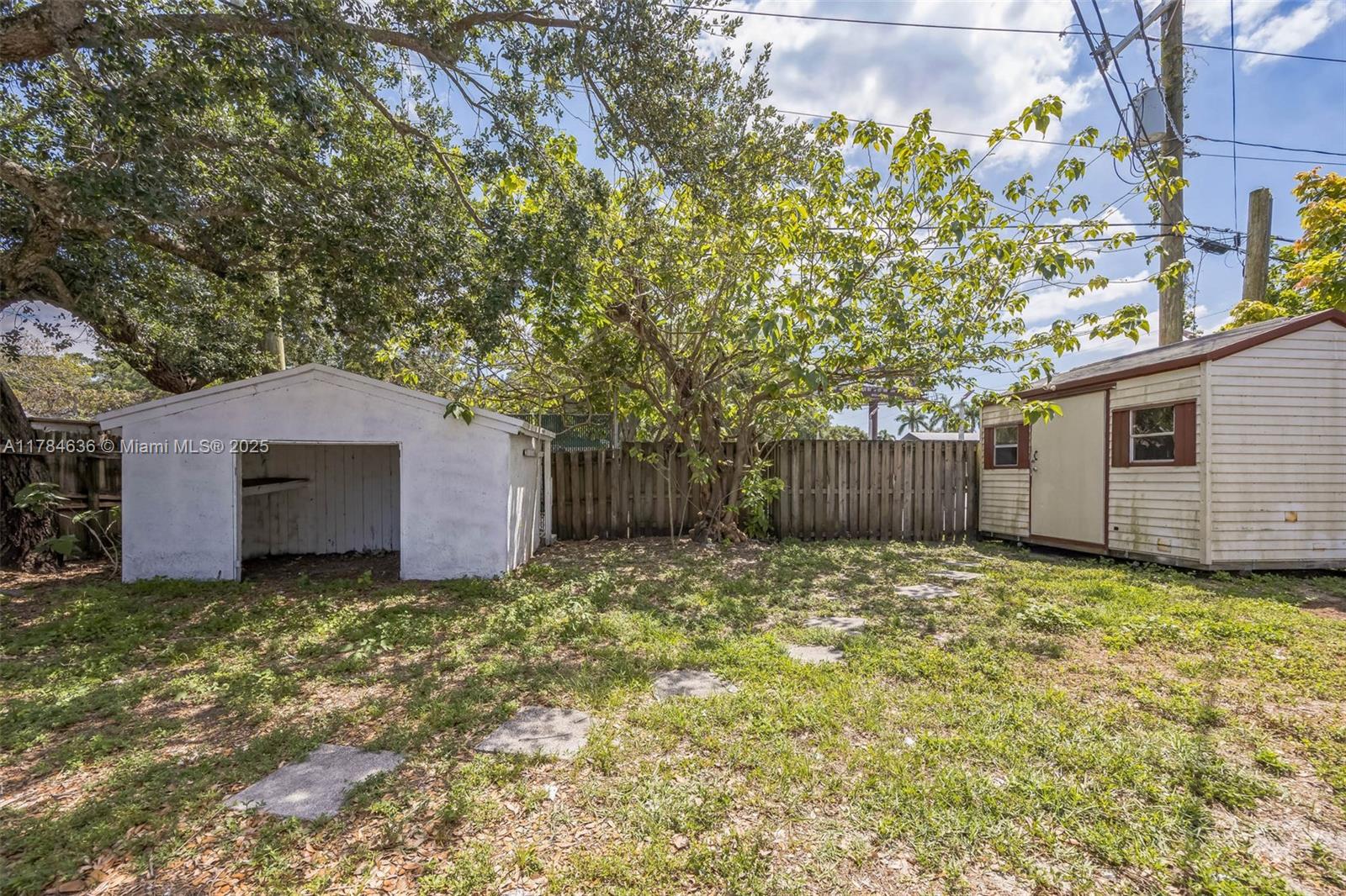 PALM LANE VILLA - Residential