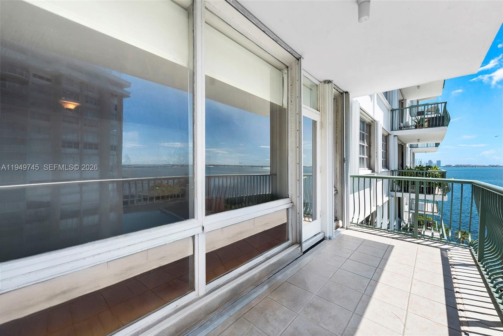 BRICKELL BAY TOWER CONDO - Residential