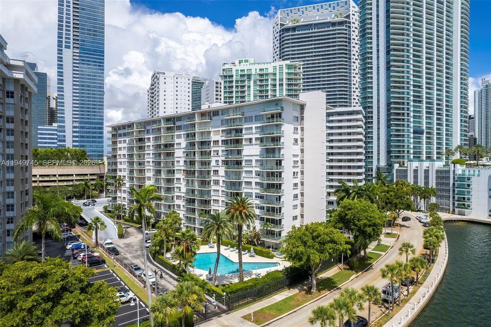 BRICKELL BAY TOWER CONDO - Residential