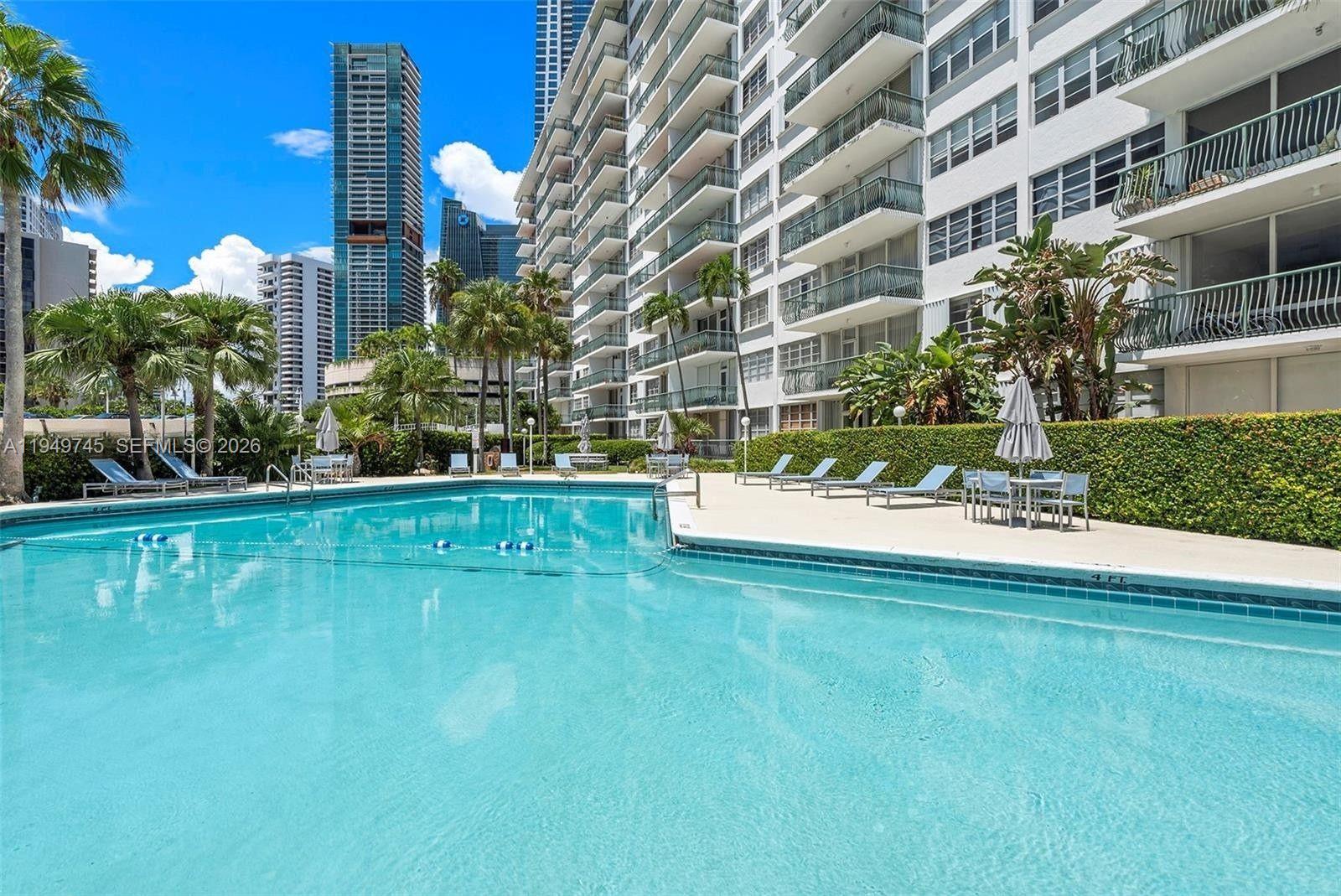 BRICKELL BAY TOWER CONDO - Residential
