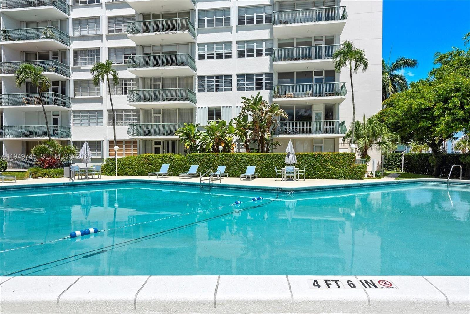 BRICKELL BAY TOWER CONDO - Residential