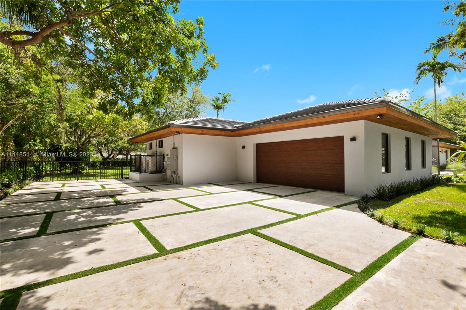 BRUCE-LAURIE SUB - Residential