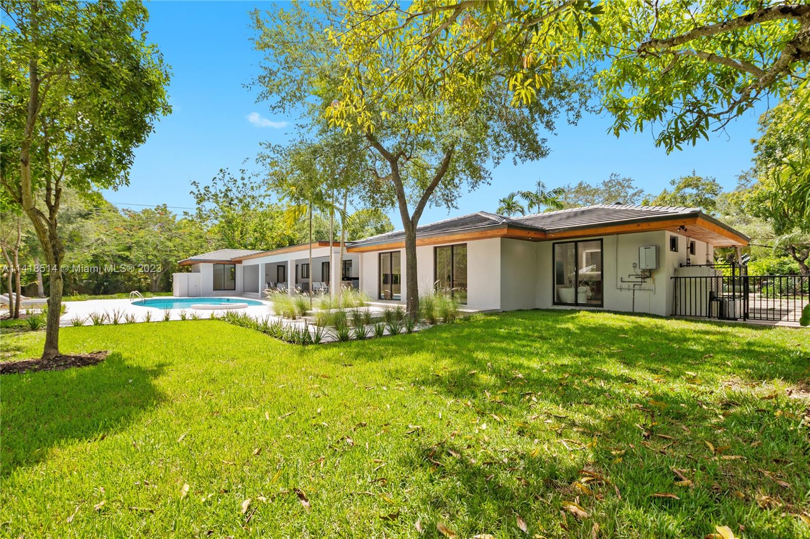 BRUCE-LAURIE SUB - Residential