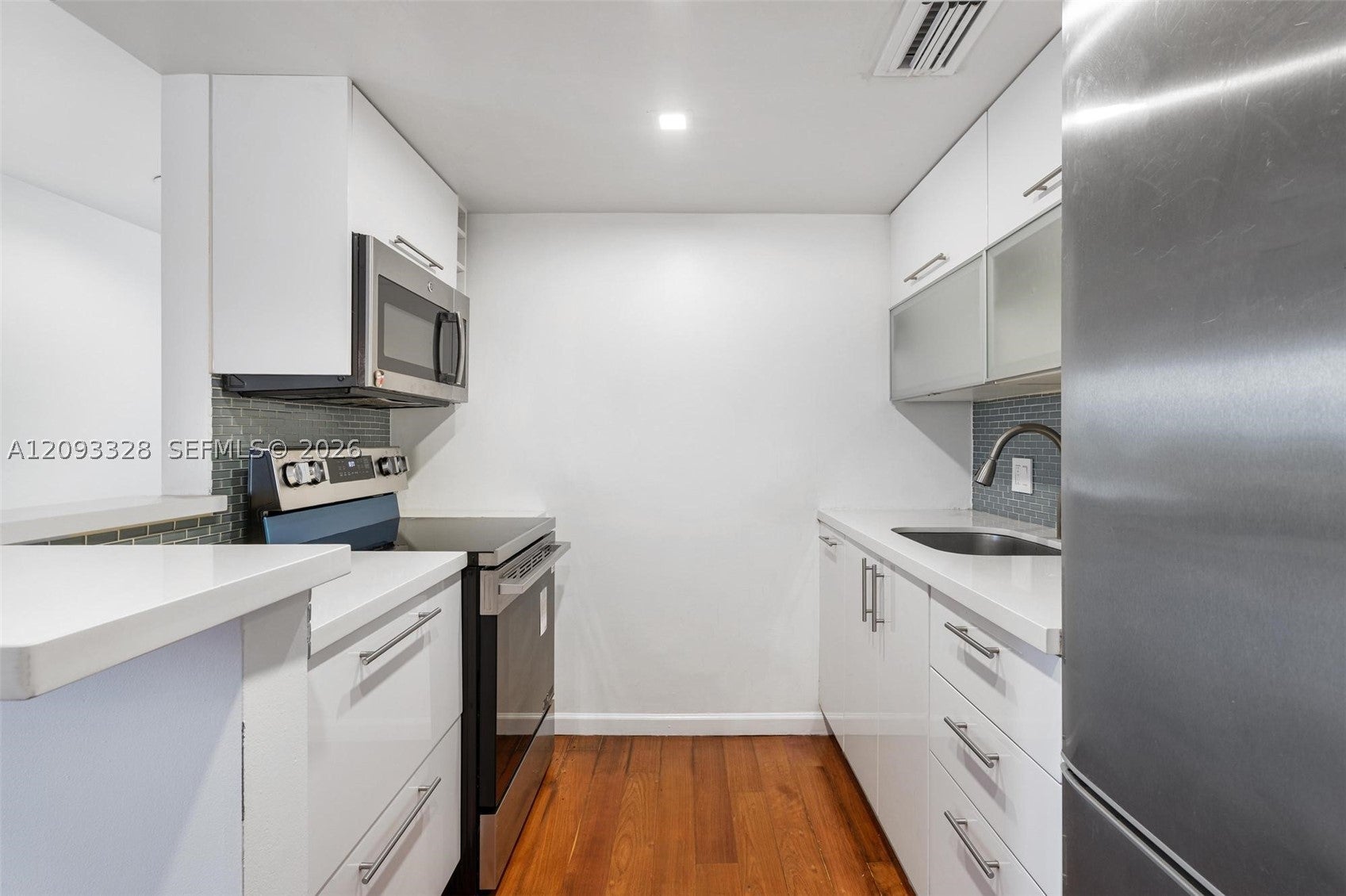 227 Michigan Ave 405
