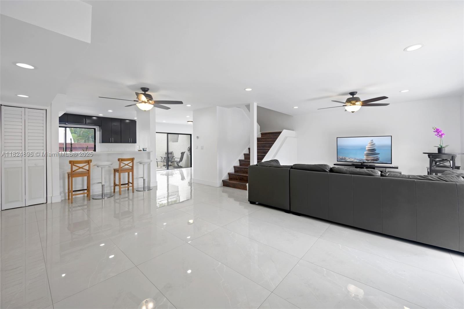 3896 Meadow Ln 245, Hollywood, FL, 33021/$499,000 1 3896 Meadow Ln 245