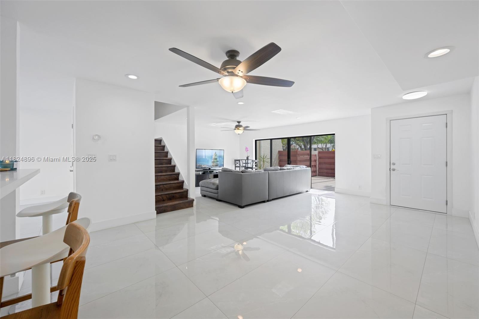 3896 Meadow Ln 245, Hollywood, FL, 33021/$499,000 2 3896 Meadow Ln 245
