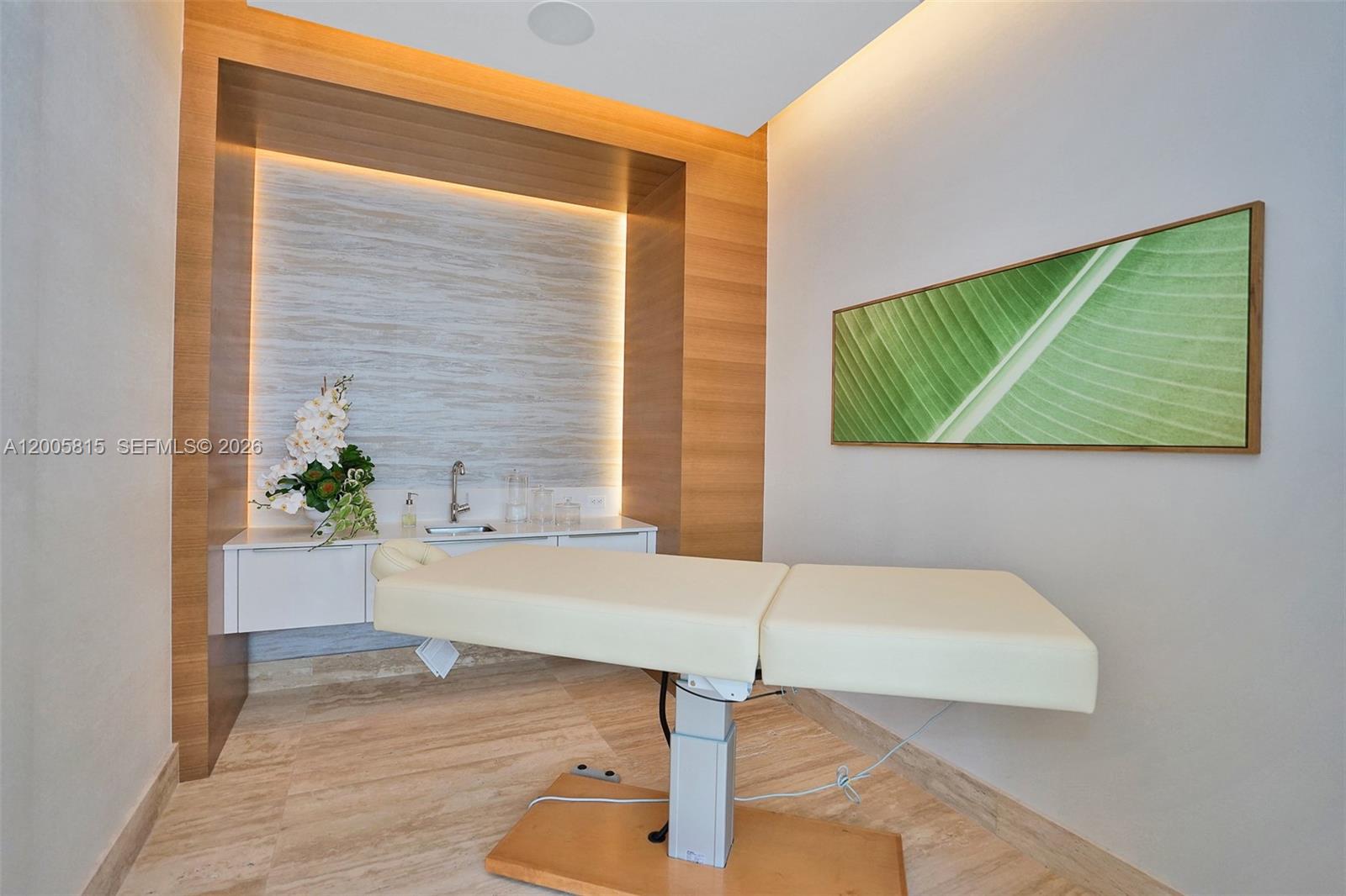 THE HARBOUR NORTH CONDO - Residential