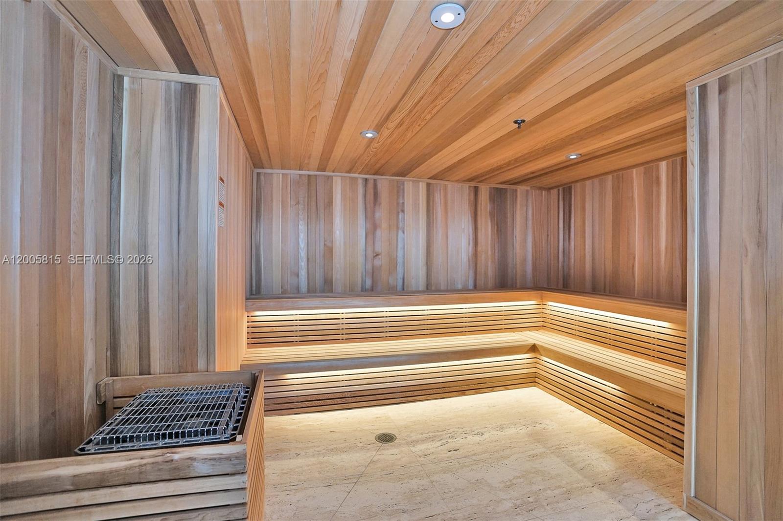 THE HARBOUR NORTH CONDO - Residential