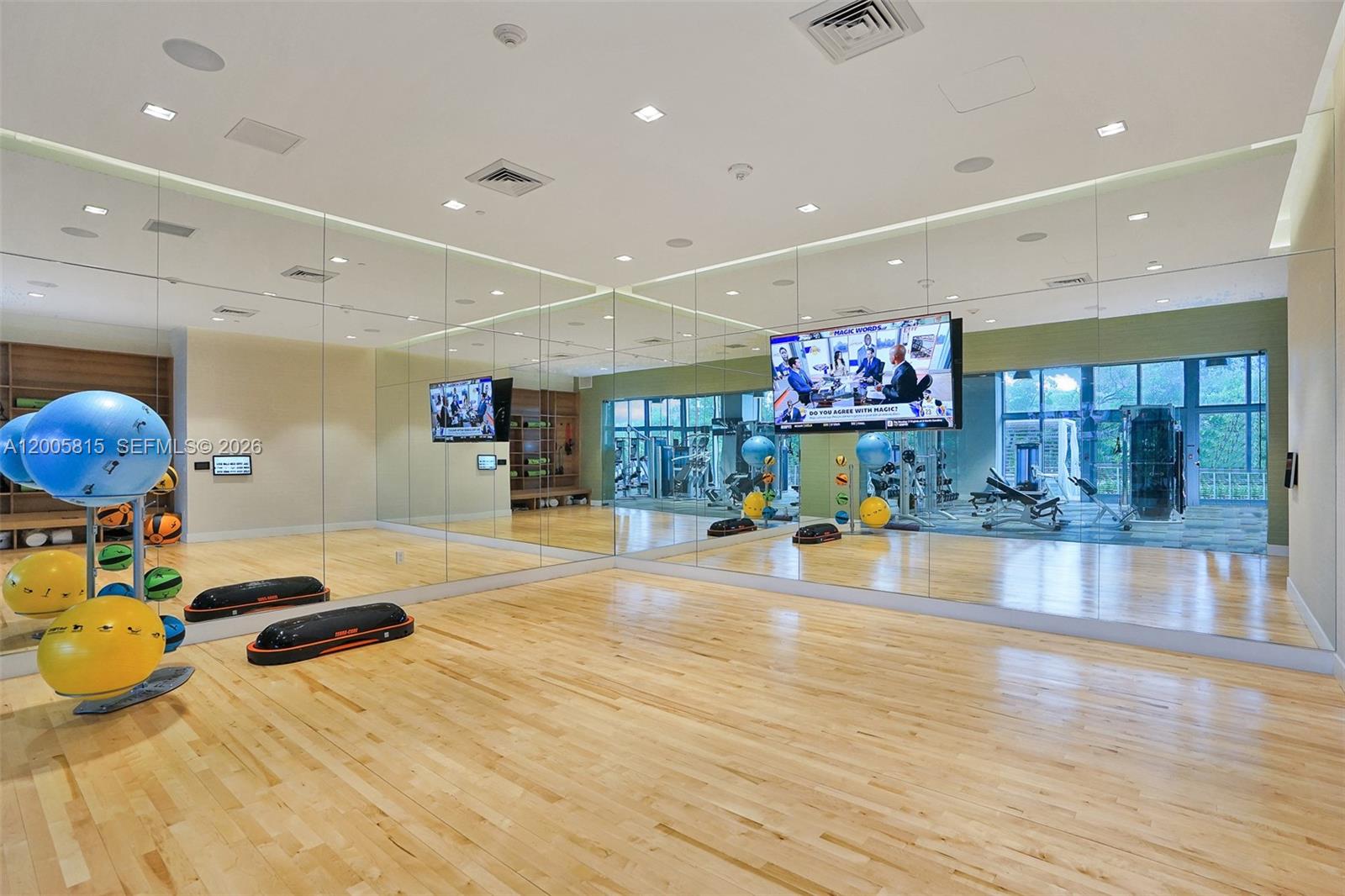 THE HARBOUR NORTH CONDO - Residential