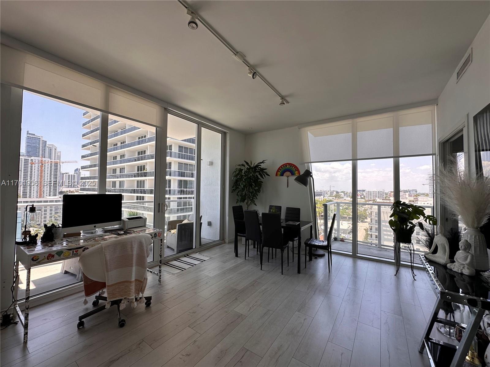 THE CRIMSON CONDO - Residential