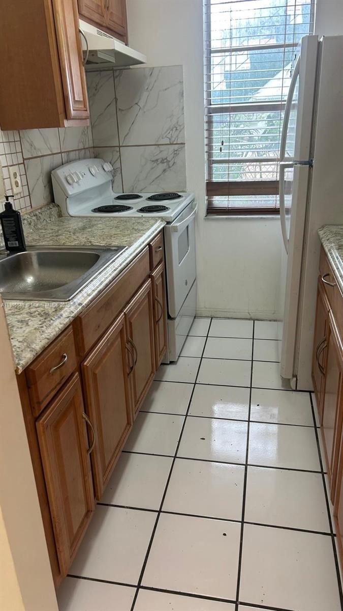 CYPRESS GARDENS CONDOMINI - Residential