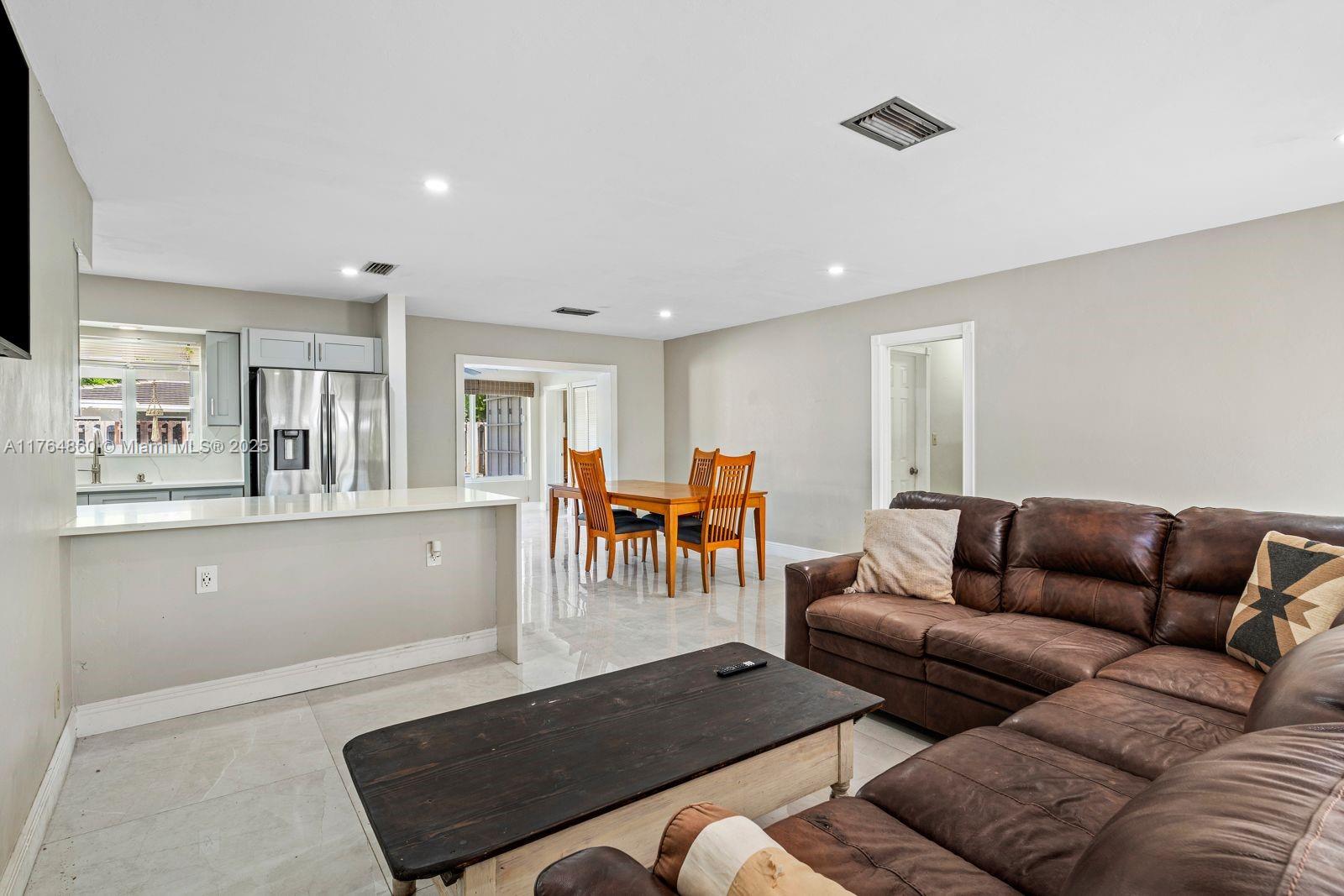 2201 NE 52nd St
