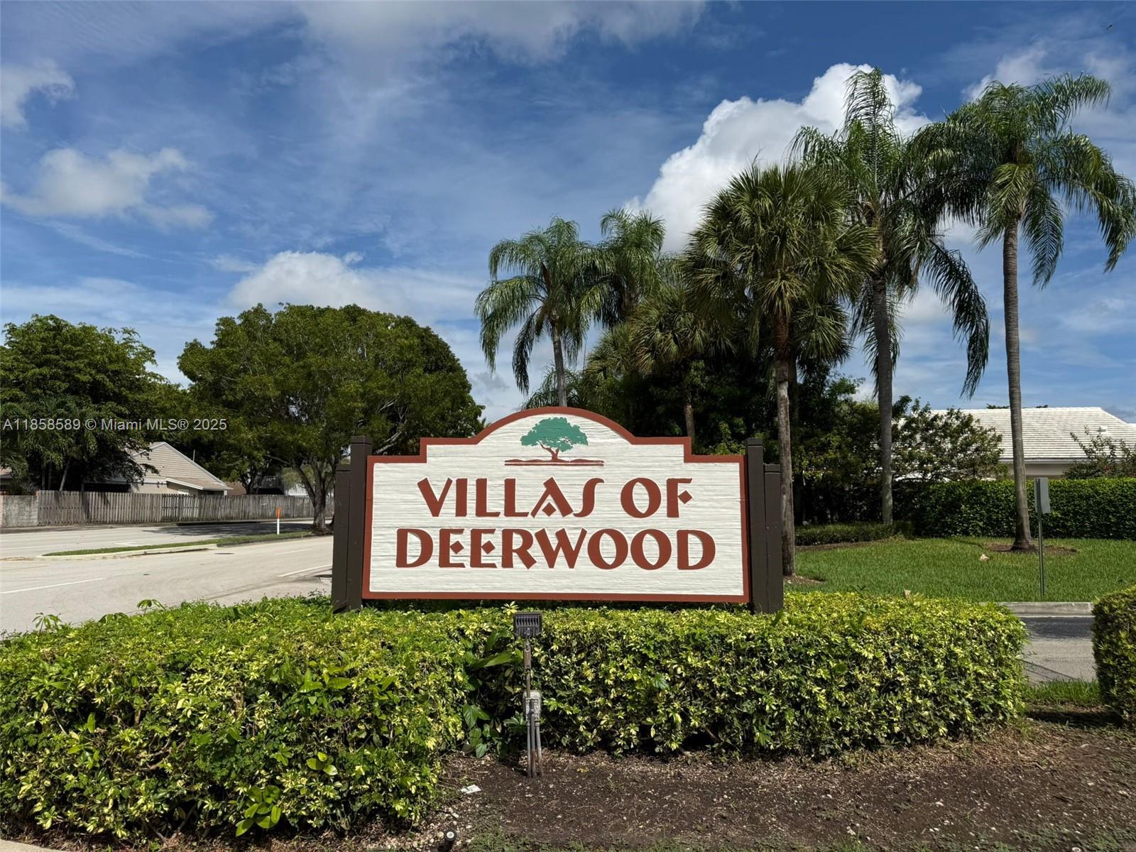 Bright one-story townhome villa-style, 1 Bedroom, 1 Bathroom, in a central location. Features spacious living area, updated stainless steel kitchen, walk-in closet, dual sinks, private patio, modern full size washer & dryer and storage/den that could be use as an office. Close to shopping centers, Walmart, Starbucks, Chipotle, Miami Zoo, Publix, Sedanos.