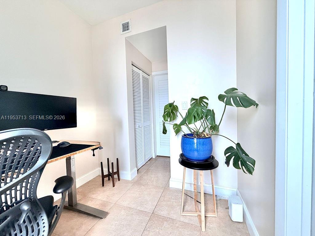 GALLERY ART CONDO - Residential