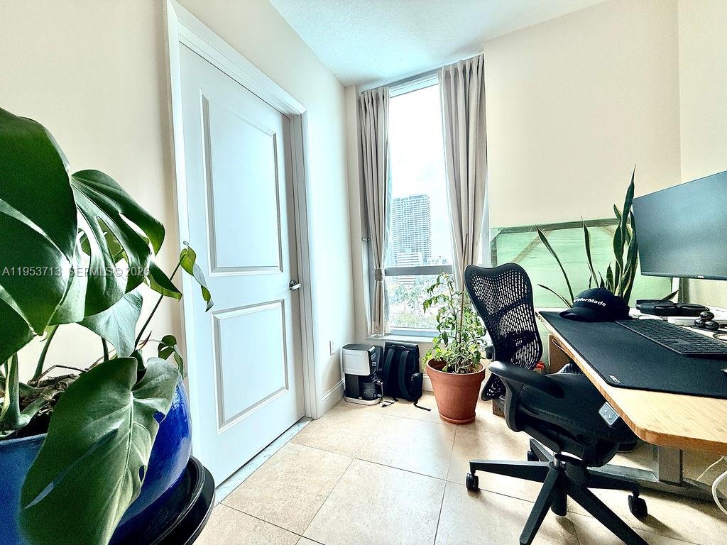 GALLERY ART CONDO - Residential