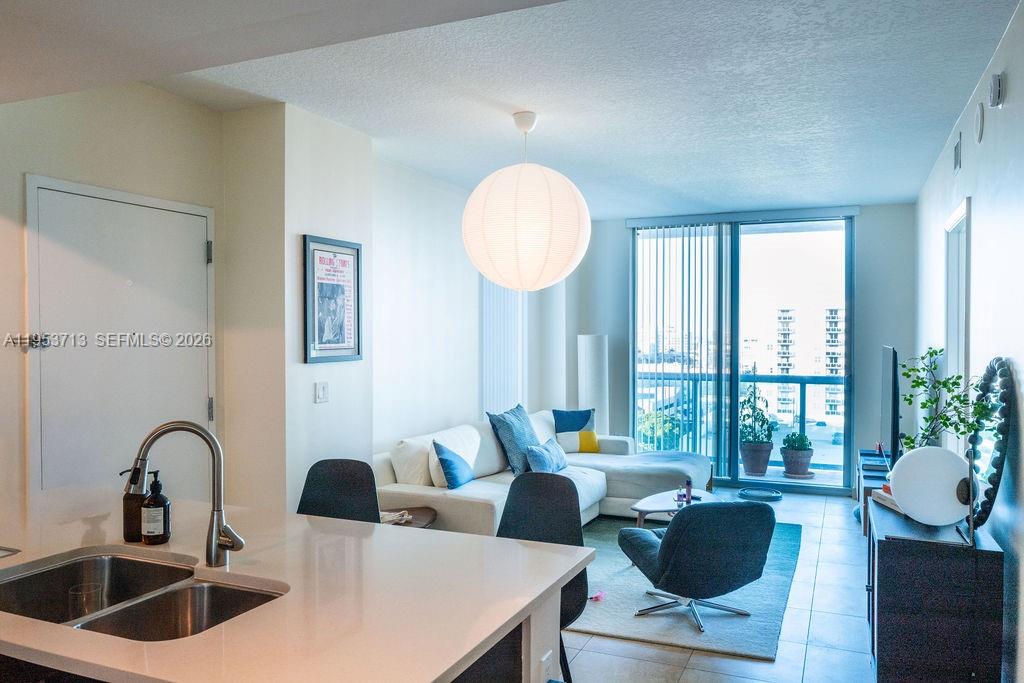 GALLERY ART CONDO - Residential