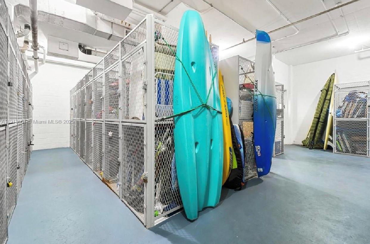 BARCLAY BEACH CLUB PHASE - Residential Lease