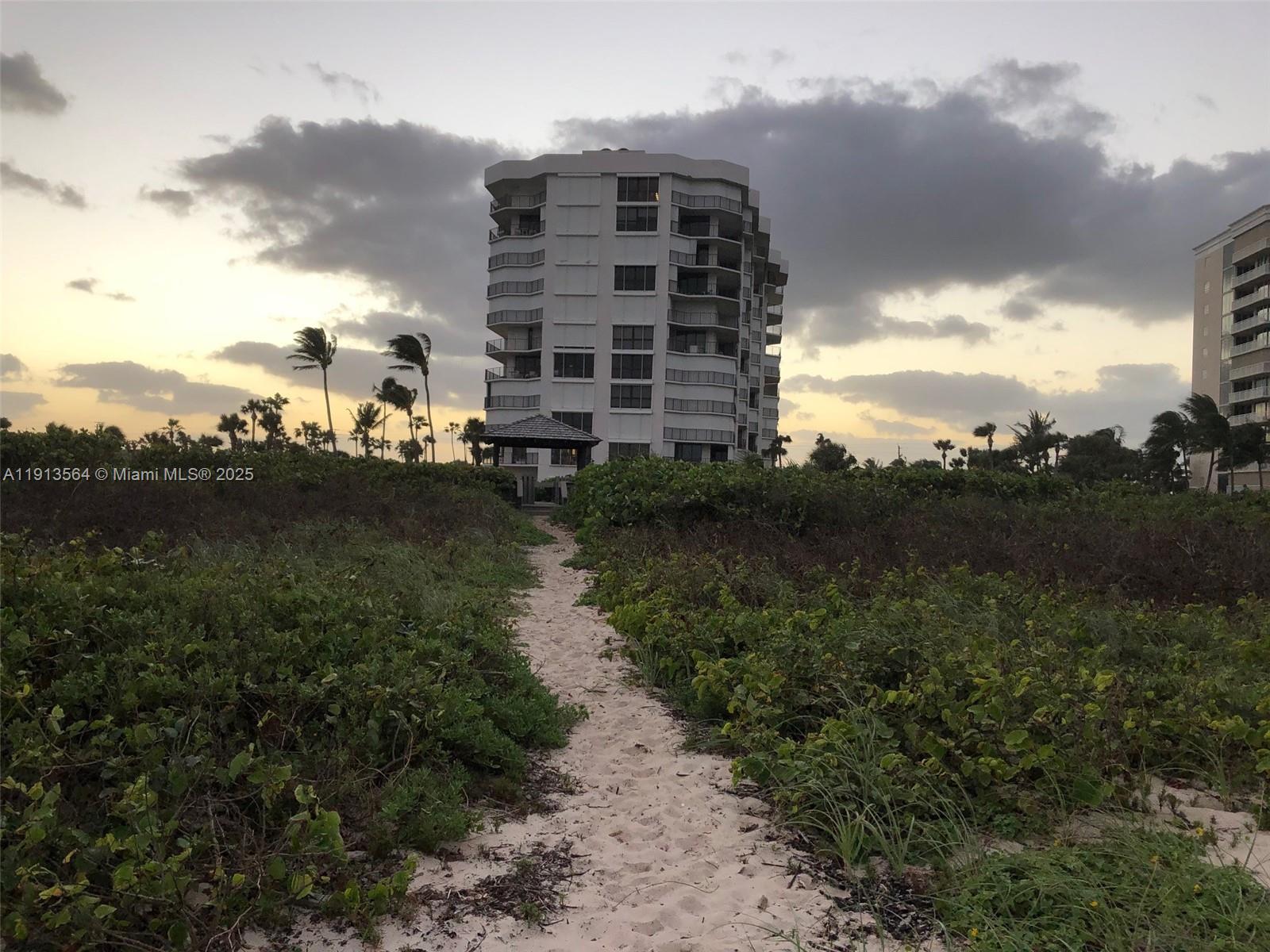 BARCLAY BEACH CLUB PHASE - Residential Lease