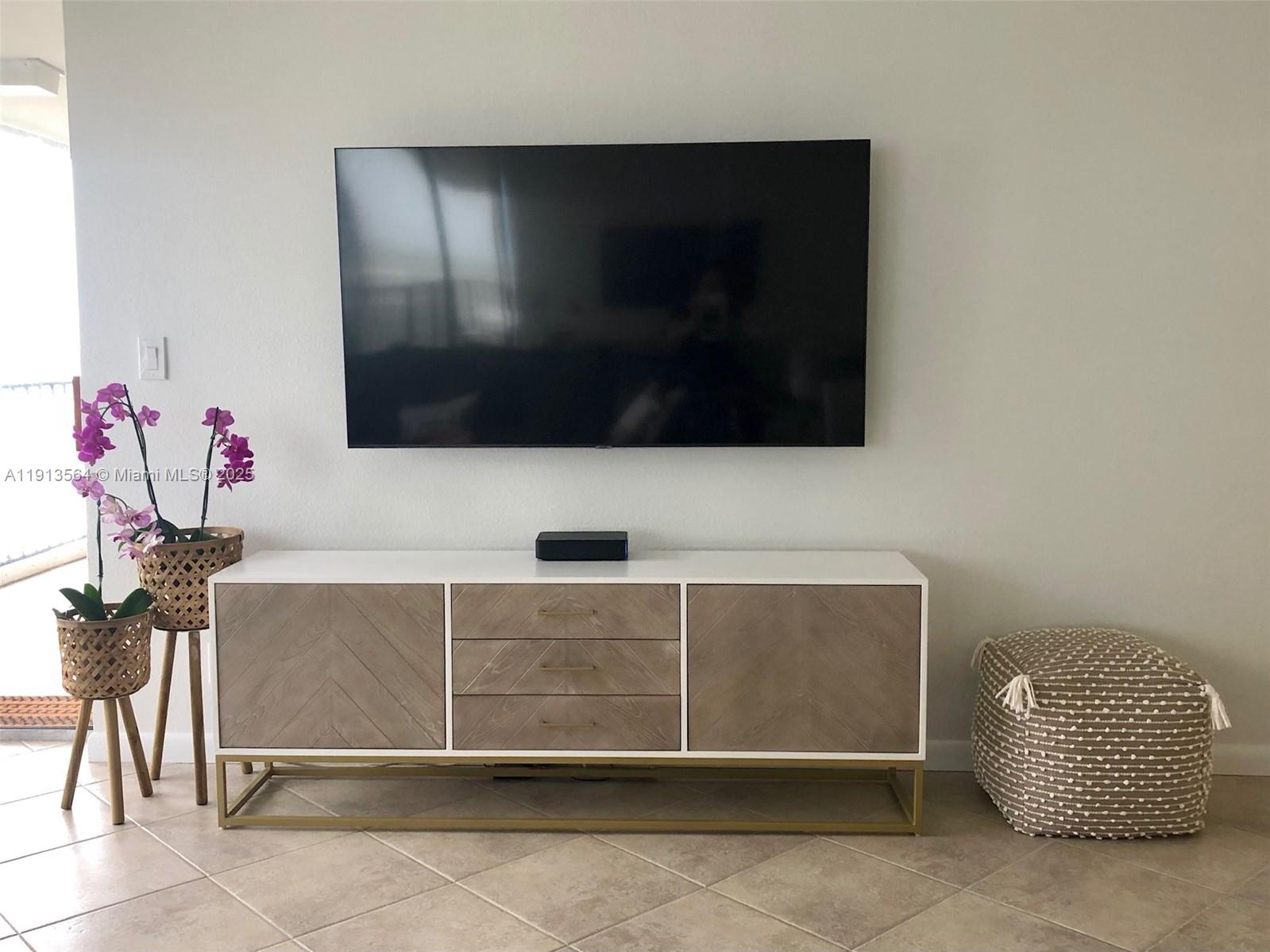 BARCLAY BEACH CLUB PHASE - Residential Lease